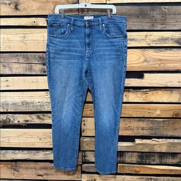 Madewell‎ The High-Rise Slim Boyjean in Moorland
Wash Size  32 - Picture 3 of 11